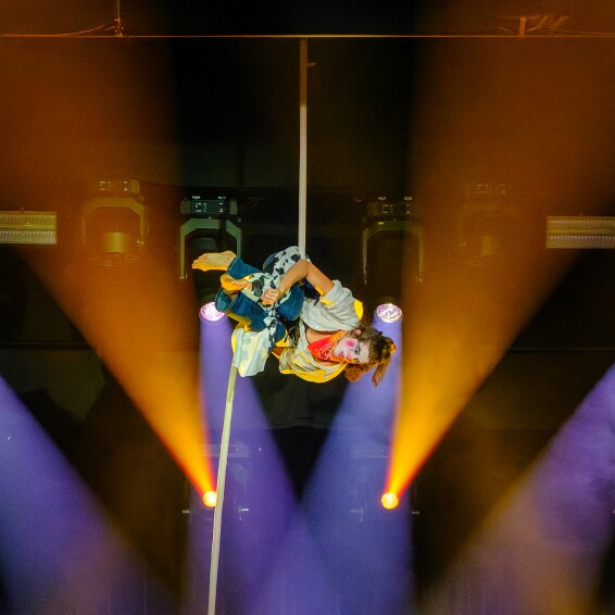 2026-04-18-210940-cabaret-2 null