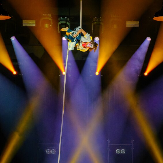 2026-04-18-210940-cabaret null