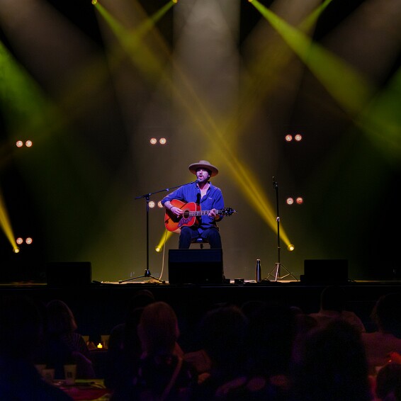 2026-04-18-225746-cabaret null