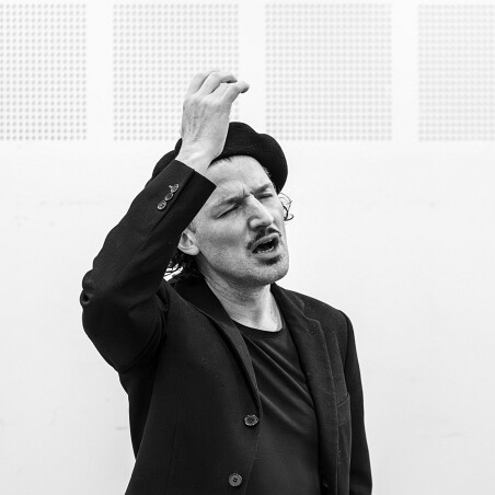 2025-11-30-182520-delia null